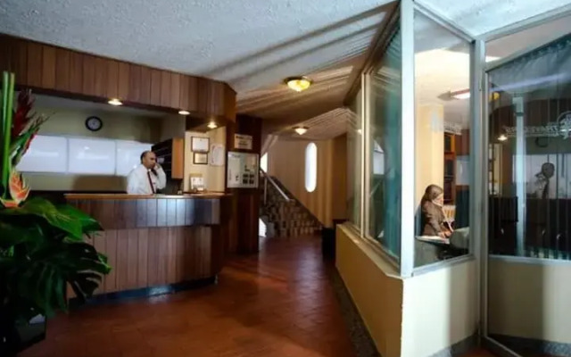 Travelers Apartamentos y Suites Cali Rayda