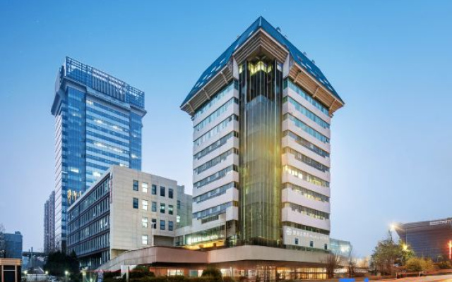 Palace Hotels（Beijing Shijingshan Wanda Plaza Bajiao Amusement Park Station）