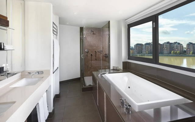 Crowne Plaza London - Battersea