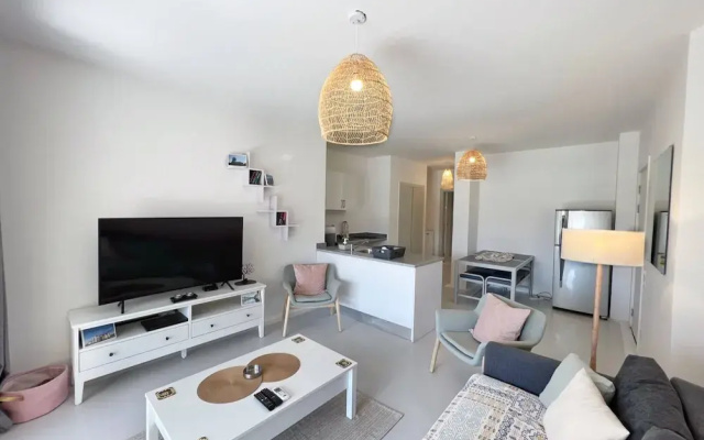 Xuru Stays I Lagoonfront Easy 1bdr @ Swan Lake El Gouna