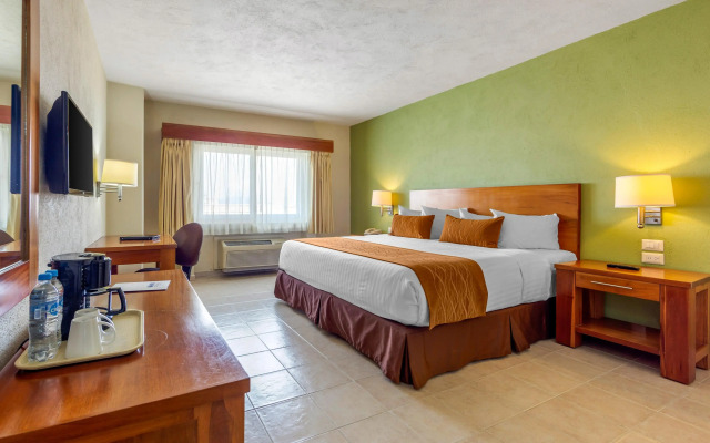 Comfort Inn Puerto Vallarta Golfside & Marina