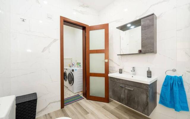 Traditional 3 bedroom home with hot tub (NEW)