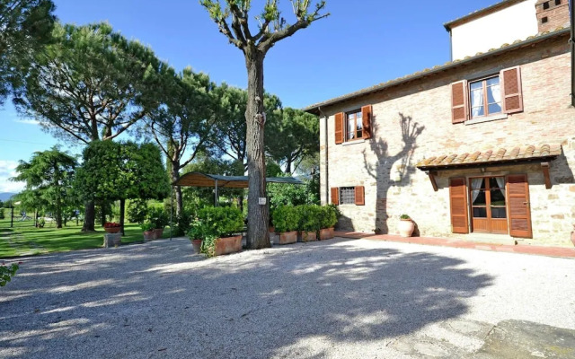 Villa in Tuscany With Pool Near Cortona