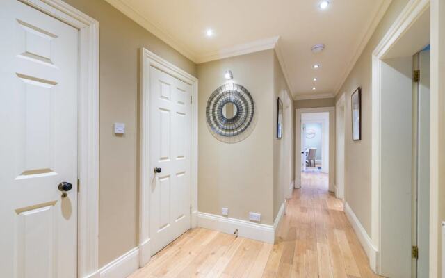 JOIVY Luxury Carlton Terrace Main Door Apartment