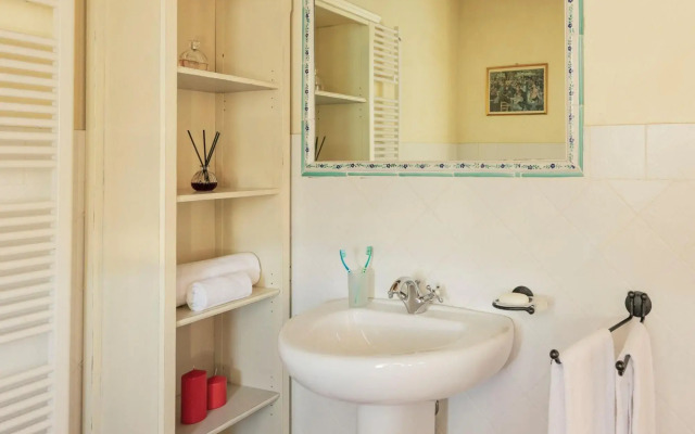 Cozy Farmhouse in Cortona with Pool