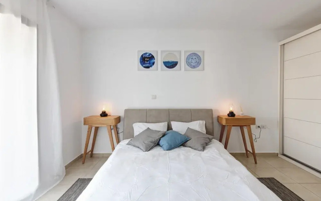 Laguna Water Front Sweet 1