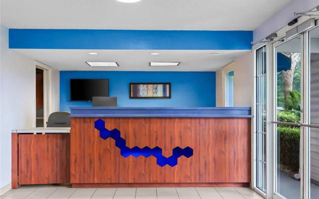 Travelodge Suites by Wyndham MacClenny/I-10