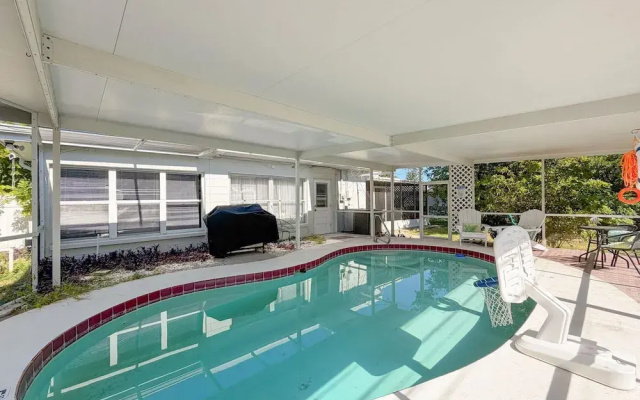 Largo Pool House and Firepit