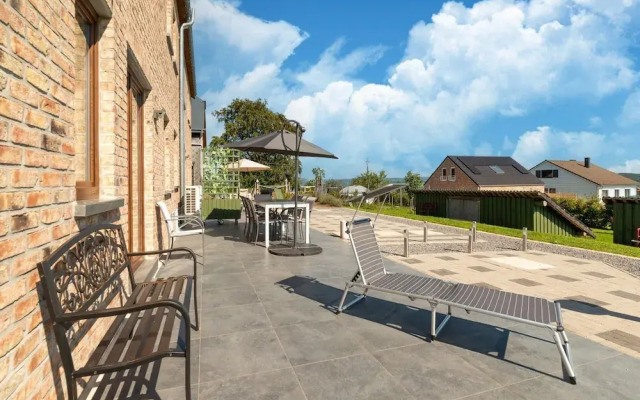 Spacious Getaway Near Spa F1