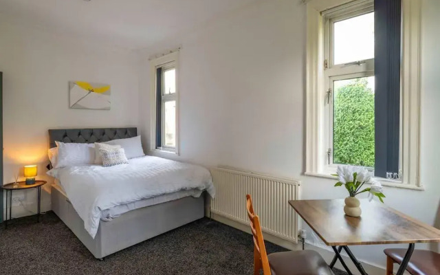 Fully Serviced 1-bed Studio8 in Coventry