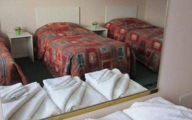 Camellia Court Motel