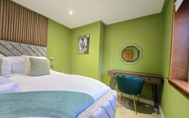 Quirky 2-Bed with Free Parking