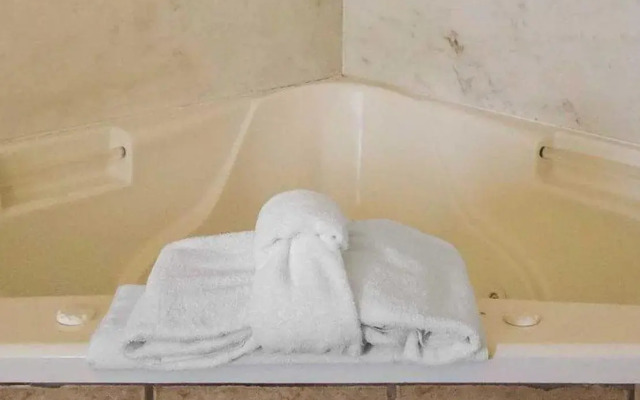 Quality Suites Jeffersonville - Louisville North