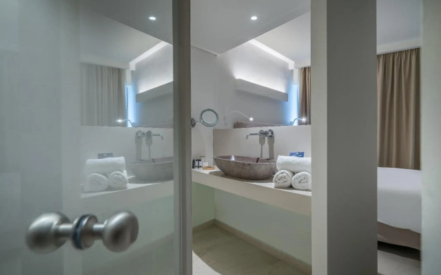 Caravel Suites - Adults Only