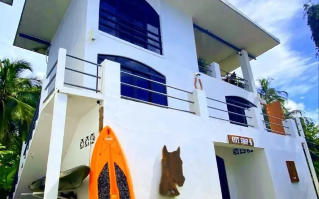 Show Pony Beach Resort and Suites