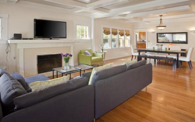 Hollywood Beachwood Retreat by LuxPads