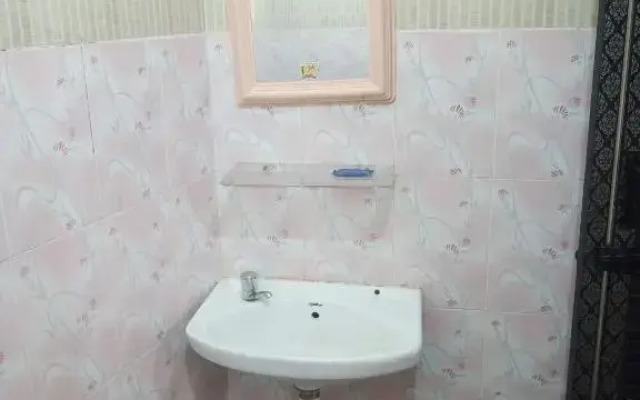 Shine Inn 2 by OYO Rooms