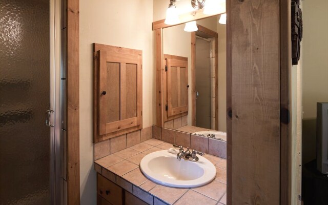 Alhambra - Three Bedroom Cabin