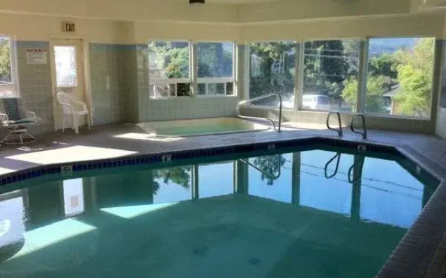 Riverview Lodge