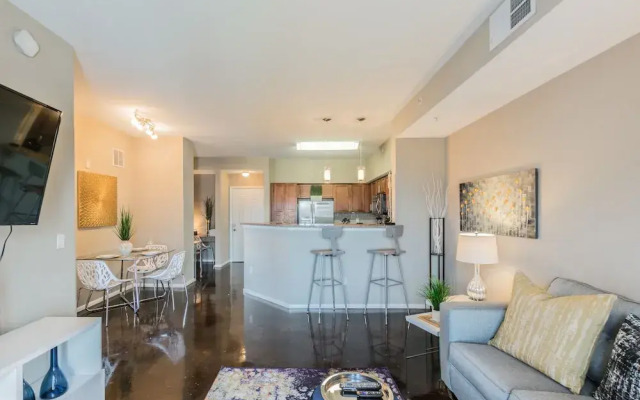 BC-522: Channelside Luxury Apartment