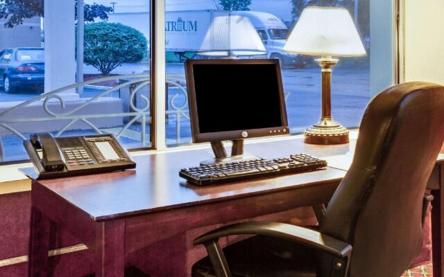 Finger Lakes Inn & Suites