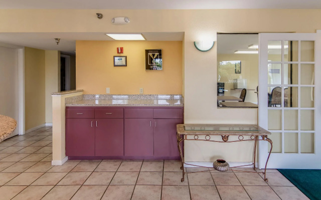 Rodeway Inn & Suites Highway 290 Northwest