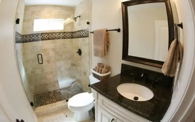 Upscale 6 Bed, 5 Ba, New Pool W/jacuzzi, 1/2 Mile Walk to Disney
