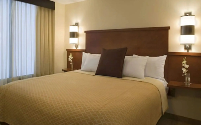 Hyatt Place Riverside Downtown