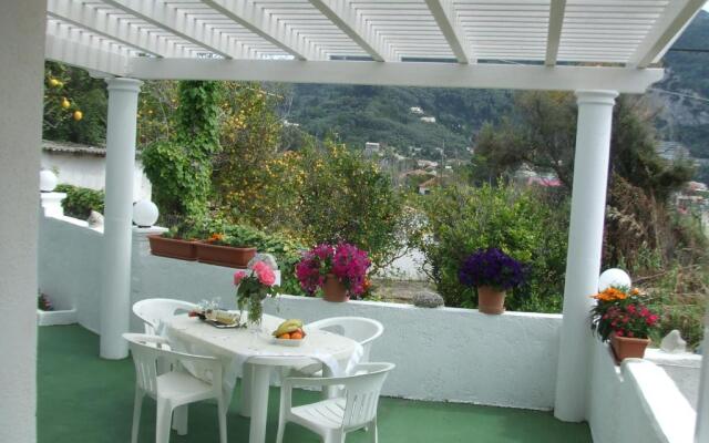 Agathi Beach House (Black Rocks)