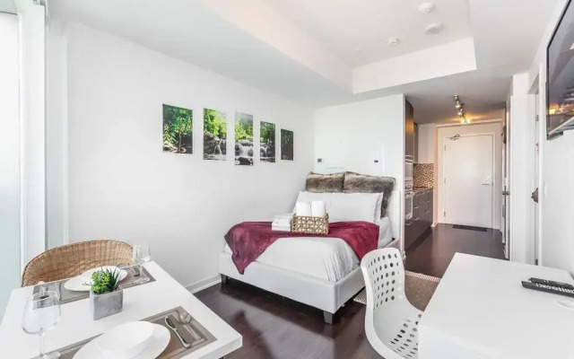 New! Serenity Stay With Lakeshore View. 50+ Floor