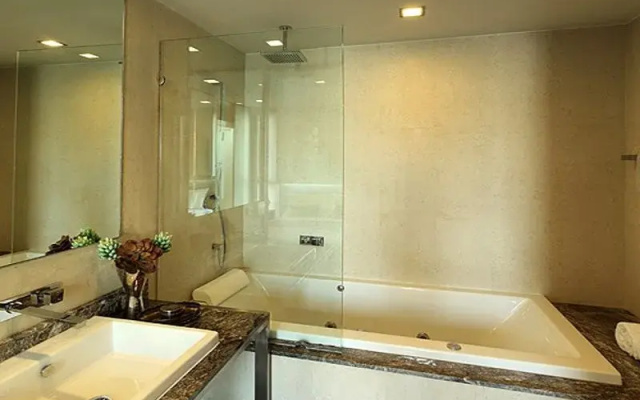 Quad Suites Silom