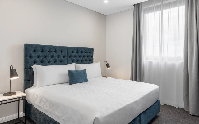 Meriton Suites Sydney Airport – Guest Rooms – Sydney