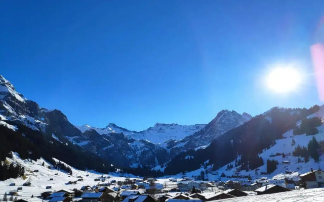 Chuenislodge3 neu&stilvoll, 2Balkone, echtes Bijou mit top-Aussicht