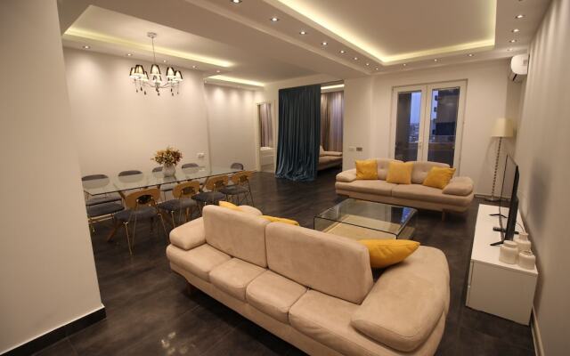 Maxela Rooms & Suites