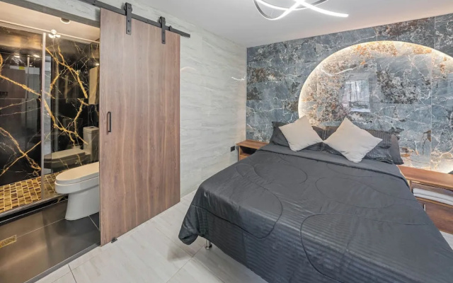 3 BR apartment 1 block from lleras park