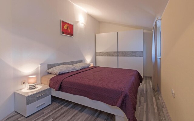 Nice Home in Liznjan With 4 Bedrooms, Internet and Outdoor Swimming Pool