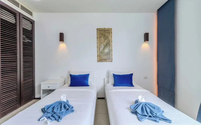 2BR Pool View Short Walk to Beach C254