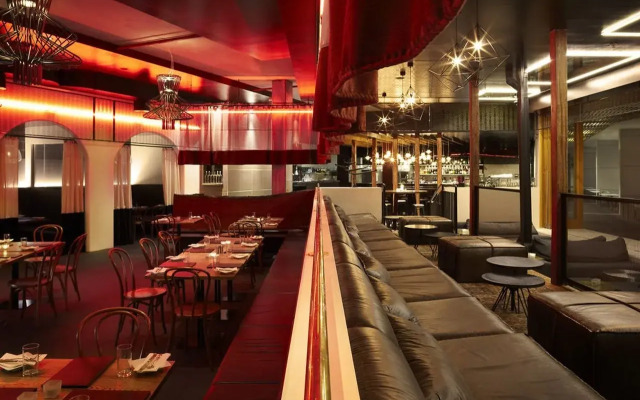 Burbury Hotel & Apartments