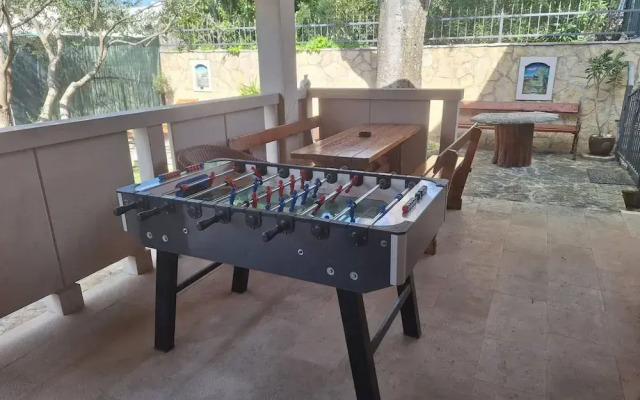 Peaceful Island Haven With Pool, BBQ & Games Area
