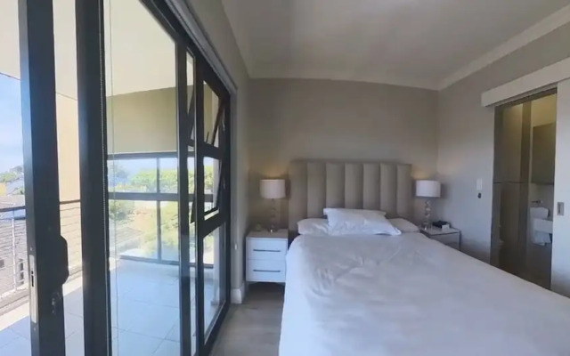 Immaculate 2-bed Apartment in Cape Town