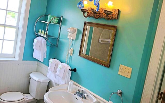 Creole Gardens Guesthouse and Inn