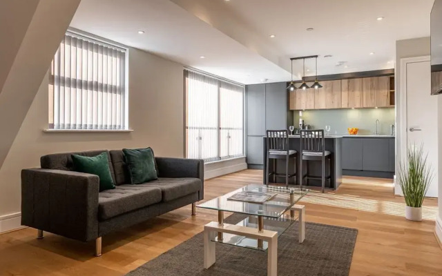 Celador Apartments - Bond House