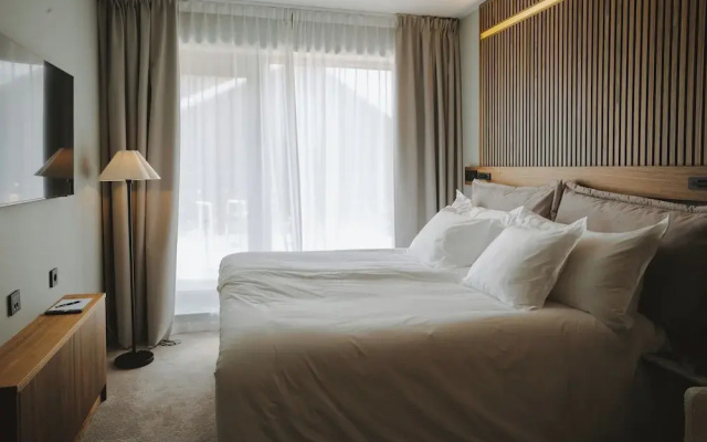 Season Hotel