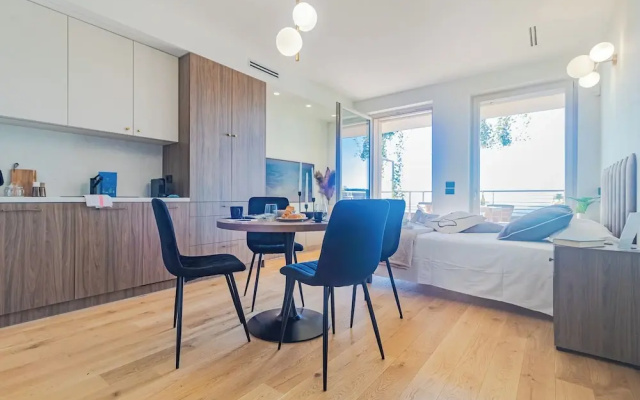Aurora Apartment by Rent all Como