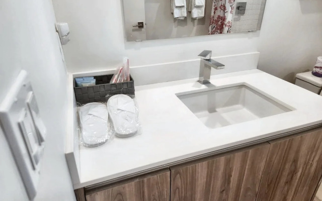 StaysPro - Central Los Angeles Hollywood Homes