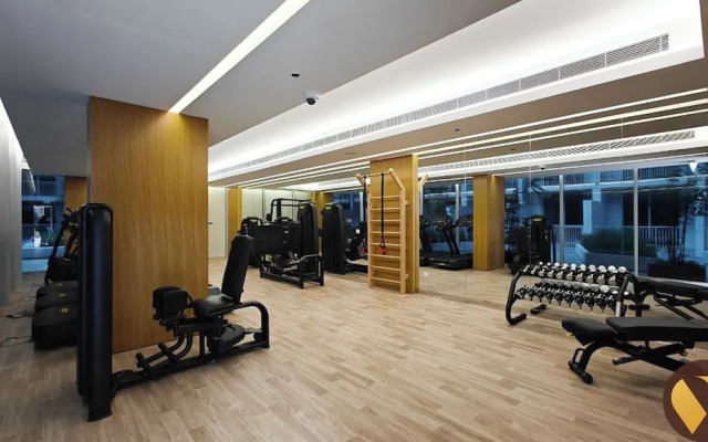 5 Mins Circle mal & 12 Mins Emirates Mal