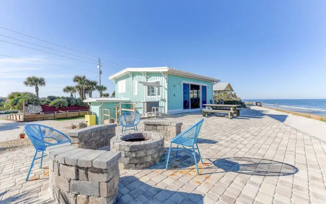 Romantic Beach House by Vtrips