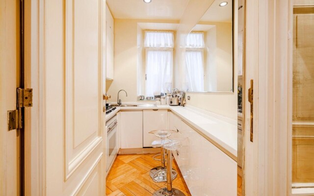 Stunning Apartment in Roma With Wifi and 2 Bedrooms