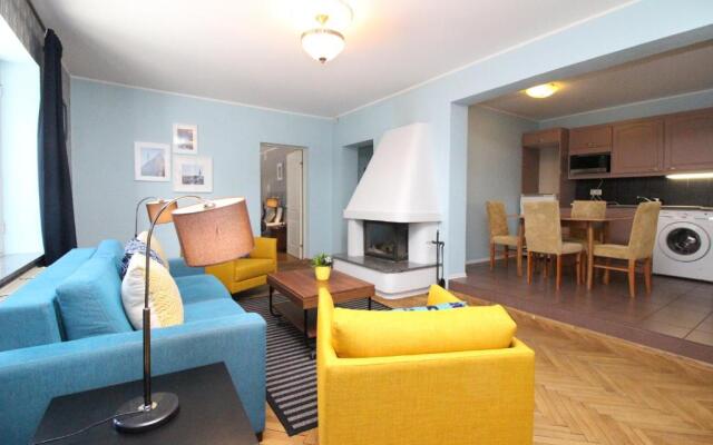 Town Hall Square Apartments - Old Town