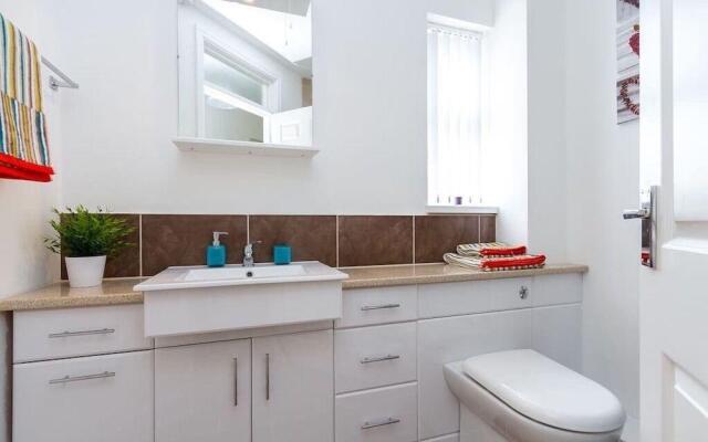 Stay In Cardiff Canton St. John's Court Apartment